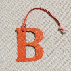 Colgante de cuero con letras en inglés para bolso, Charm B Character