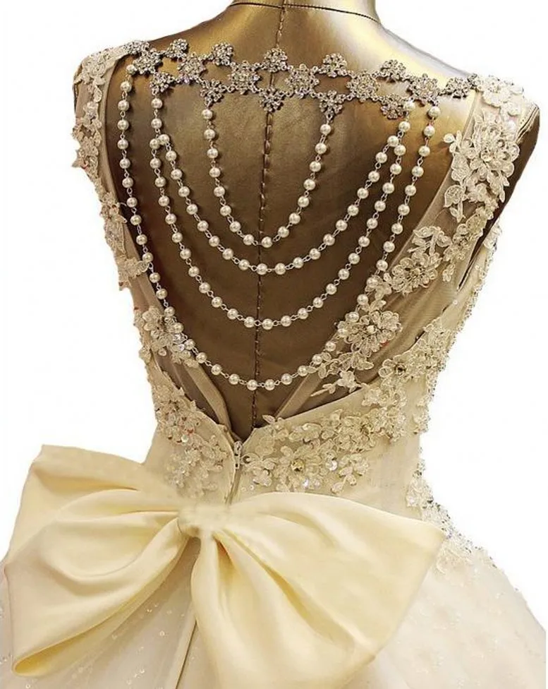 Customized 2024 New Bling Crystal Wedding Dresses Scoop Appliques Beads Pearl Bows Court Train Lace Luxury Bridal Gowns