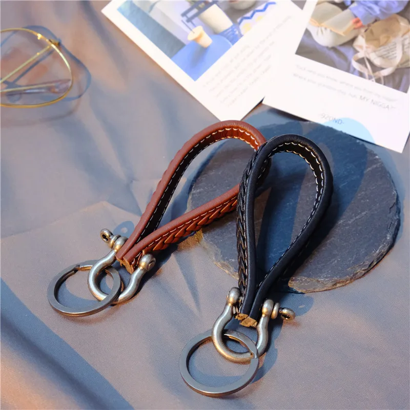 High-Grade Vintage Leather Car Keychain for Women Men Key Chains Key Rings Holder Purse Pendant Carbine Bag Charm Accessories