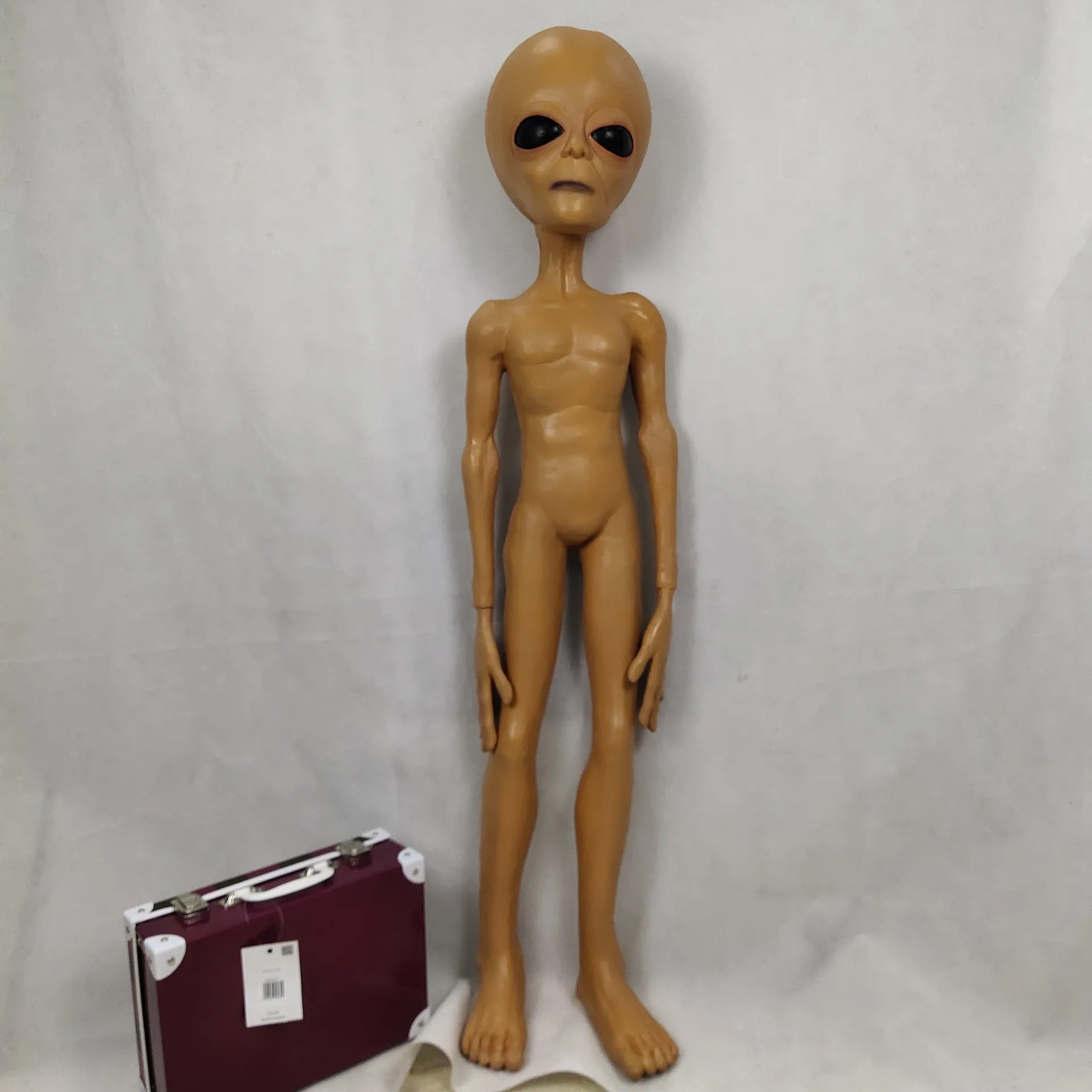 

Alien Latex Prop Life Size UFO Roswell Martian Lil Mayo 51 Area Cosplay Alien Scary Prop for Halloween Party Alien Model Props