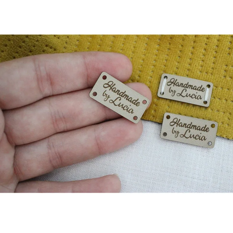 30 stücke Personalisierte leder handgemachte handwerk tags Custom stricken häkeln etiketten mit marke logo Nähen kleidung hüte DIY lablel