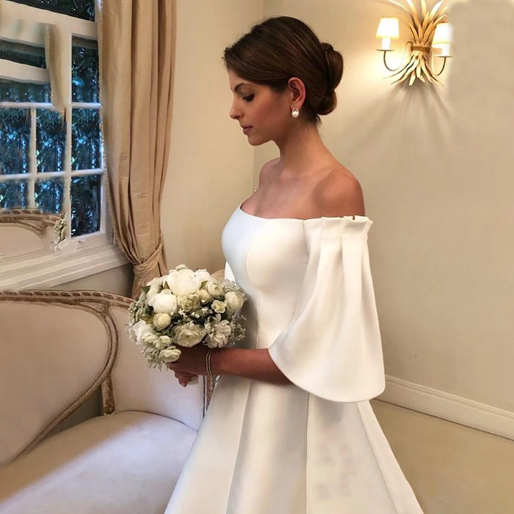 Off Shoulder Korte Bell Mouwen Satin Bruidsjurk Met Zakken Aangepaste Ivoor Wit Eenvoudige Kathedraal Wedding Photoshoort Jurk