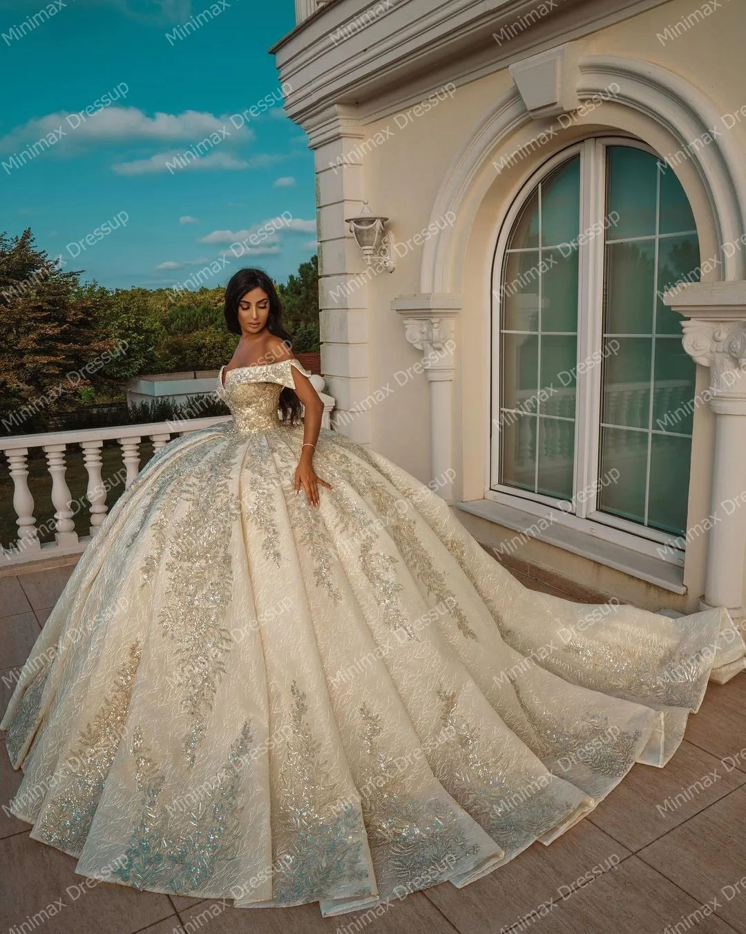 Dubai Big Ball Gown Wedding Dresses Cap Sleeves Arabic Style Ruffles With Sequins Appliques Long Bridal Wedding Gown