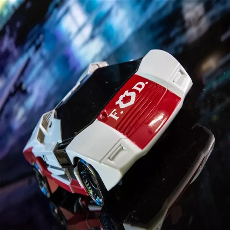 

BMB Hound Sideswipe Red Alert Figure