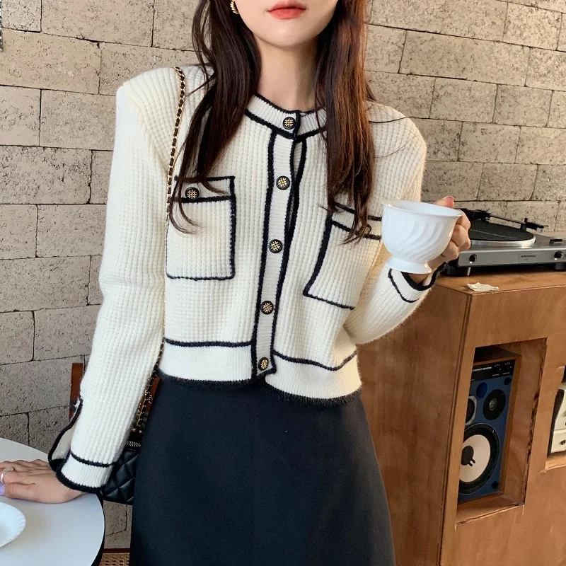 2022 Spring Autumn French Celebrities Xiaoxiangfeng Color Contrast Exquisite Buttons Color Contrast Knitting Cardigan Short Coat