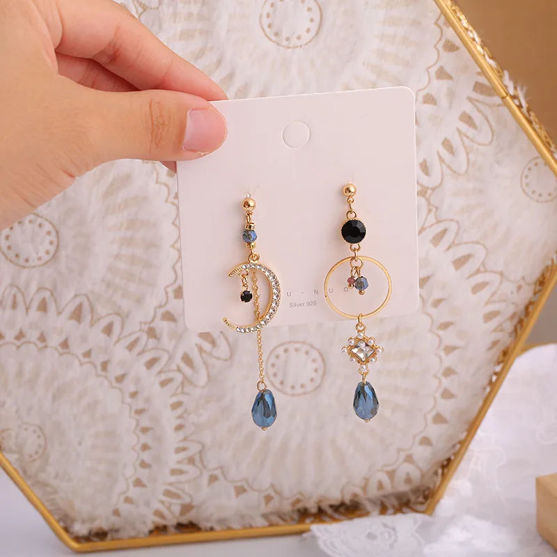 Baroque Elegant Blue Flashing Rhinestone Water Drop Clip Earrings Asymmetric Moon Tassel Long Clip Earrings No Piercing Women