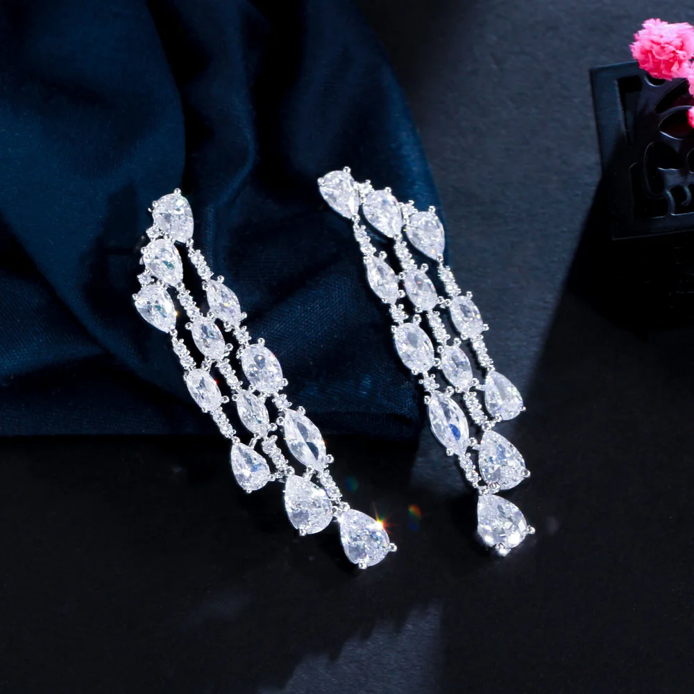CWWZircons 3-reihige geometrische Wassertropfen-Micro-Zirkon-Pavé-Ohrringe für Damen, lange Hochzeits-, Braut-, Party- und Verlobungs-Ohrringe, Großhandel E0733 – Detail 7