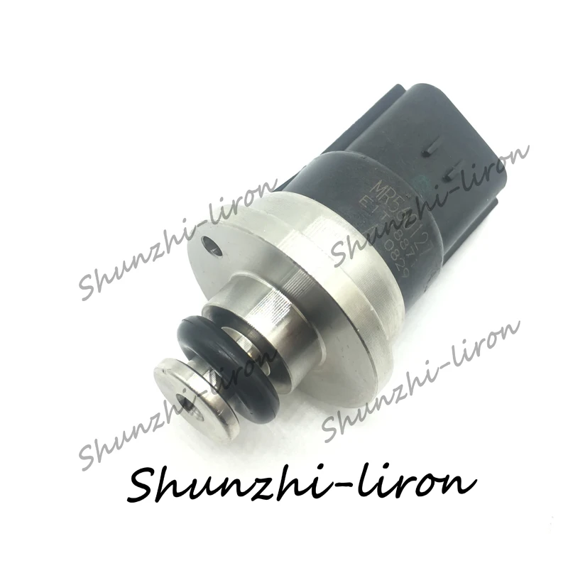 For Mitsubishi Montero Pajero  New High Quality Fuel Pressure Sensor MR560127 E1T18871