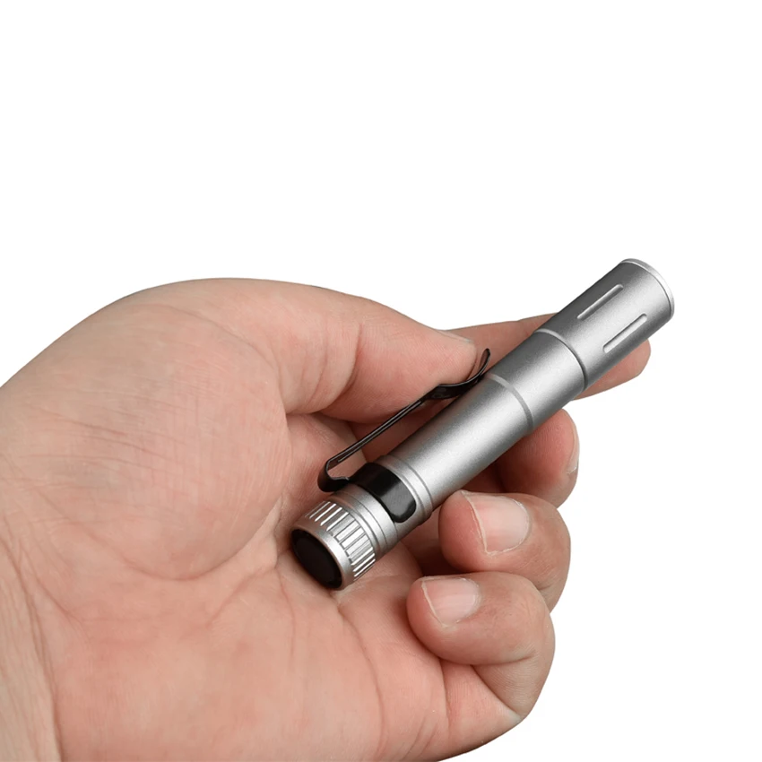 Torcia a penna a LED, testa zoomabile, torcia tascabile Super luminosa a 3 modalità con messa a fuoco regolabile per emergenza, campeggio