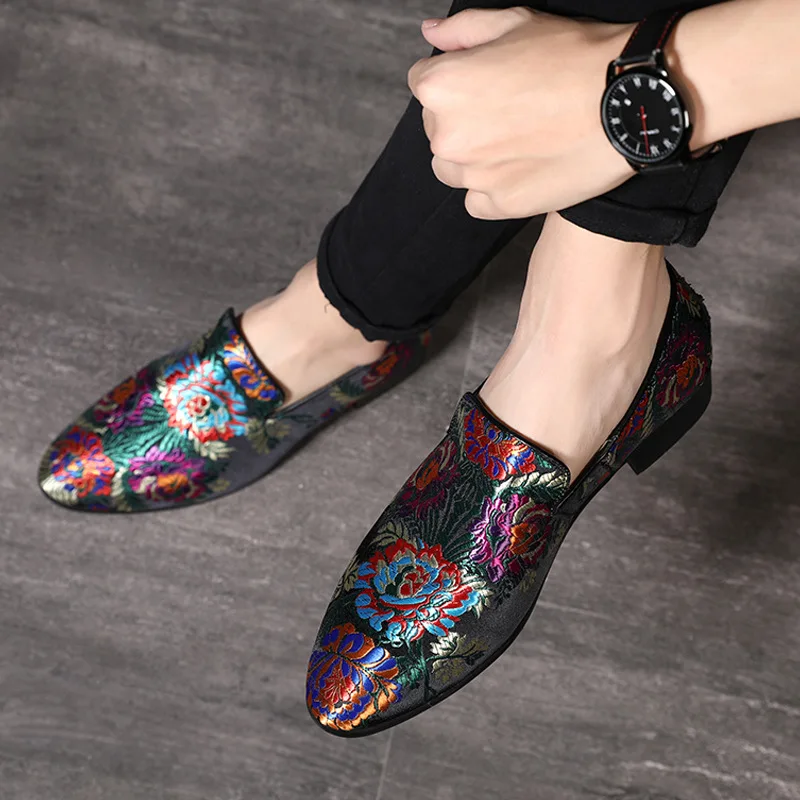 Hot Sale Male Embroidered Floral Loafers Men Smoking Slippers British Male Wedding and Party Dress Shoes Plus Size 38-48