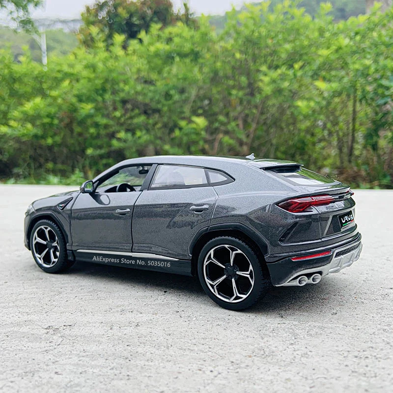 Maisto 1:24 Lamborghini URUS modelo de coche de aleación de simulación gris, artesanía, colección de decoración, herramientas de juguete, regalo