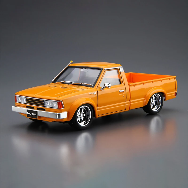 1/24 AOSHIMA plastic assembly car model toy 720 Datsun Truck Custom 1982 static model adult collection DIY assembly kit #05840