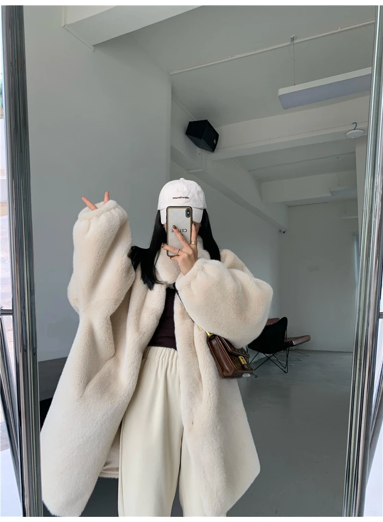 Lautaro Winter Long Oversized Warm Soft Fluffy Faux Fur Coat Women Drop Shoulder Long Sleeve Casual Loose Korean Fashion 2021