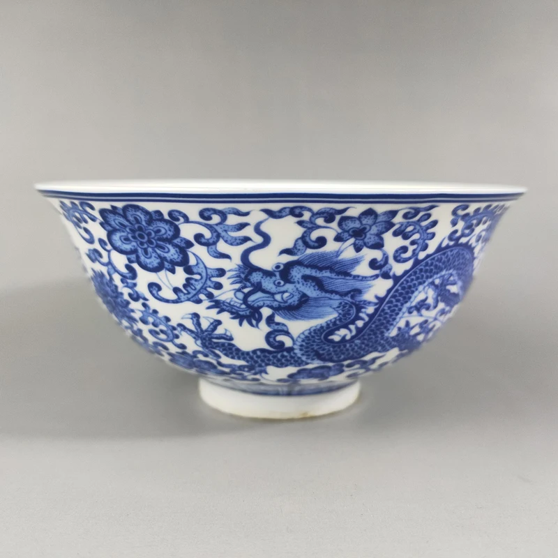 Exquisite Chinese Classical Collection Home Decoration Blue and White Porcelain Bowl Painted With Dragon and Flower Designs