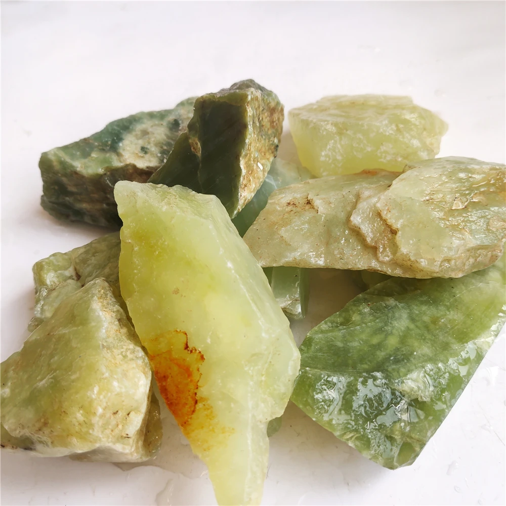 China Xiuyan Jade Green Serpentine for Hand Carved Jewelry Processing Raw Materials Home Decorative Stones for Making Pendant