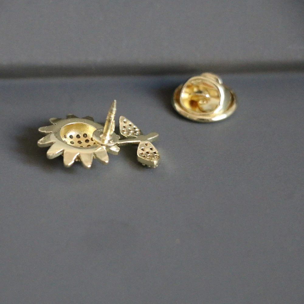 Cute Small Gold Color Micro Pave CZ Sunflower Shape Brooch Pin Scarf Accessories Jewelry Anti-glare Zircon Clothes Fixed Pin