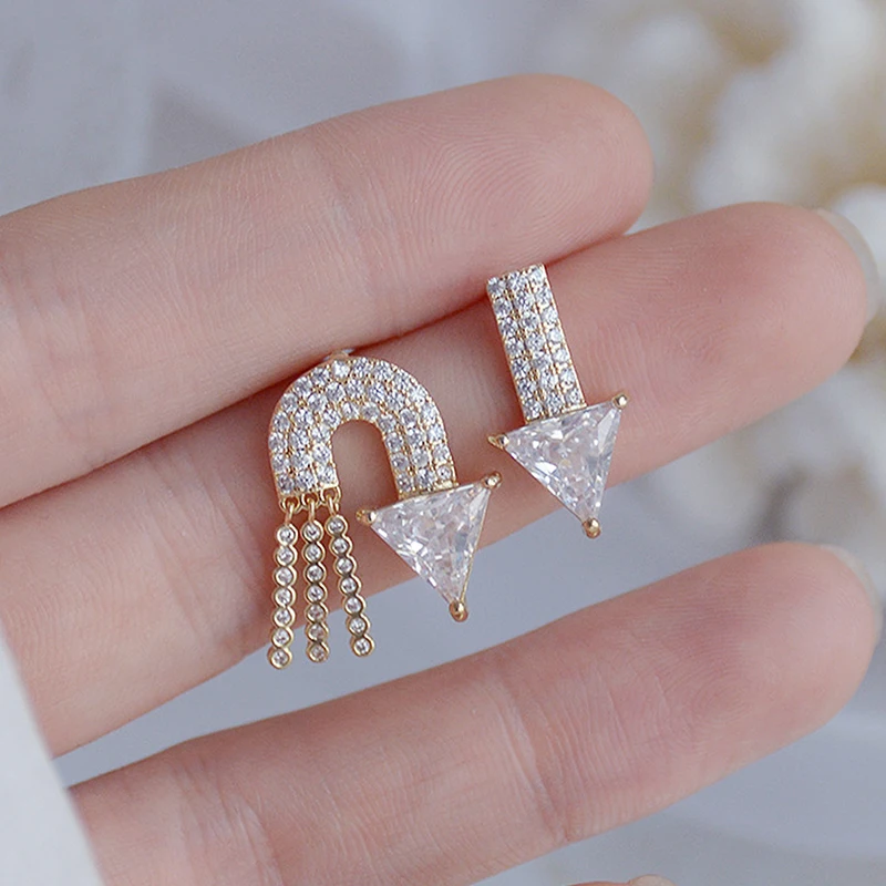 Korean Trendy Asymmetry CZ Tassel Arrow Women Earring Bling Transparent Pave Cubic Zirconia Stud Earring Daily Jewelry Pendant