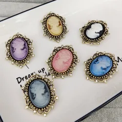 Vintage Crystal Rhinestones Queen's Cameo Brooch Pins for Women Big Metal Brooches Vintage Clothing Accessories Fashion Jewelry