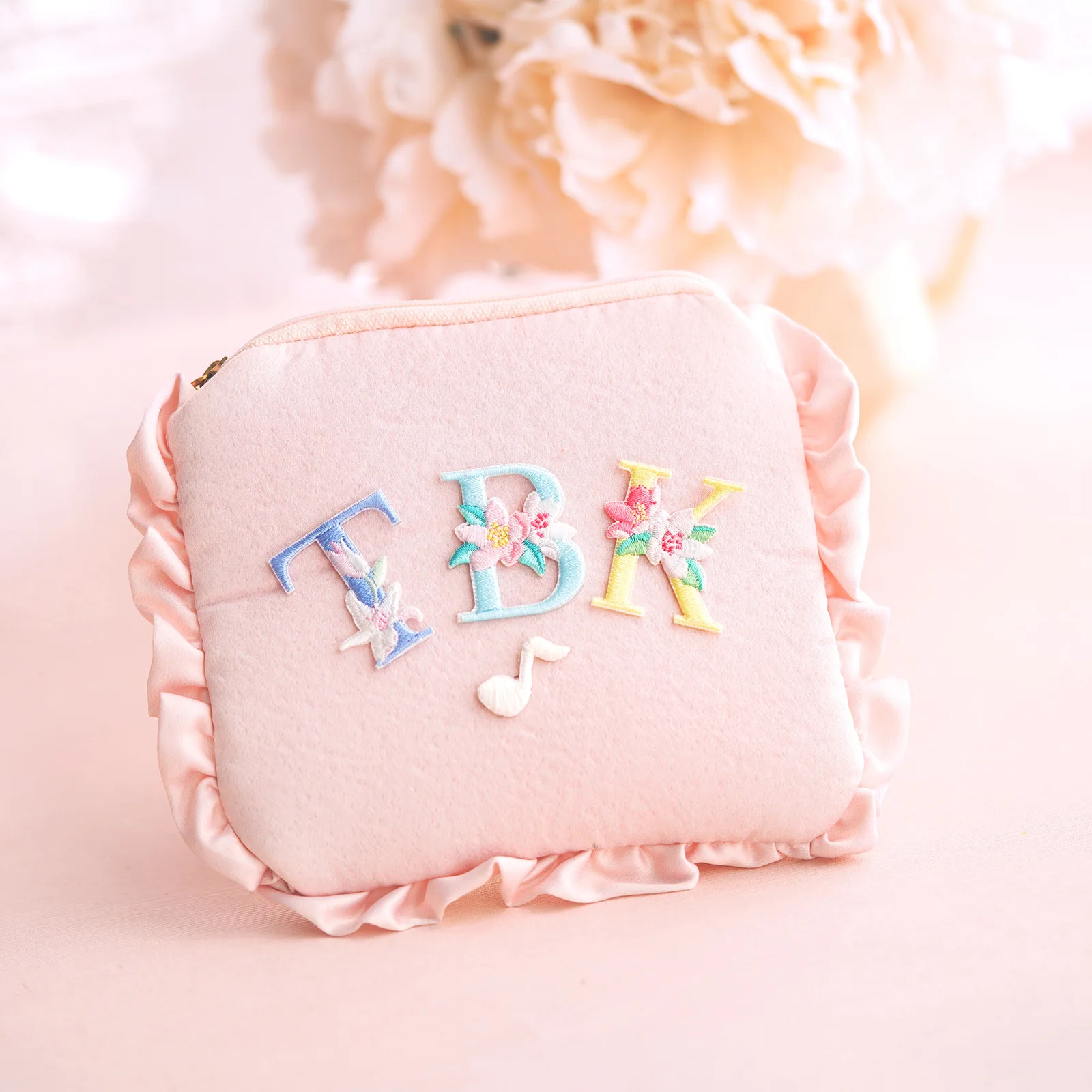 Self-adhesive A-Z Iron on Letter Patches for Clothes Flower Embroidered Appliques DIY Logo Brand Alphabet Sticker Letter Patch