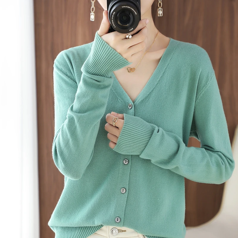 2023 Spring And Autumn New Female V-Neck Knitted Cardigan Short Coat Sweater Simple And Versatile Fashion Small Cardigan Outside