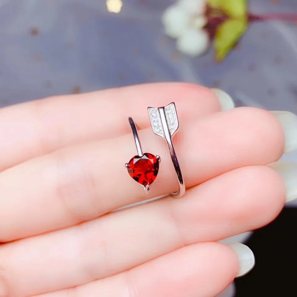 

Natural garnet Ring 925 Silver Cupid's arrow style is novel and the size of the finger ring can be adjusted