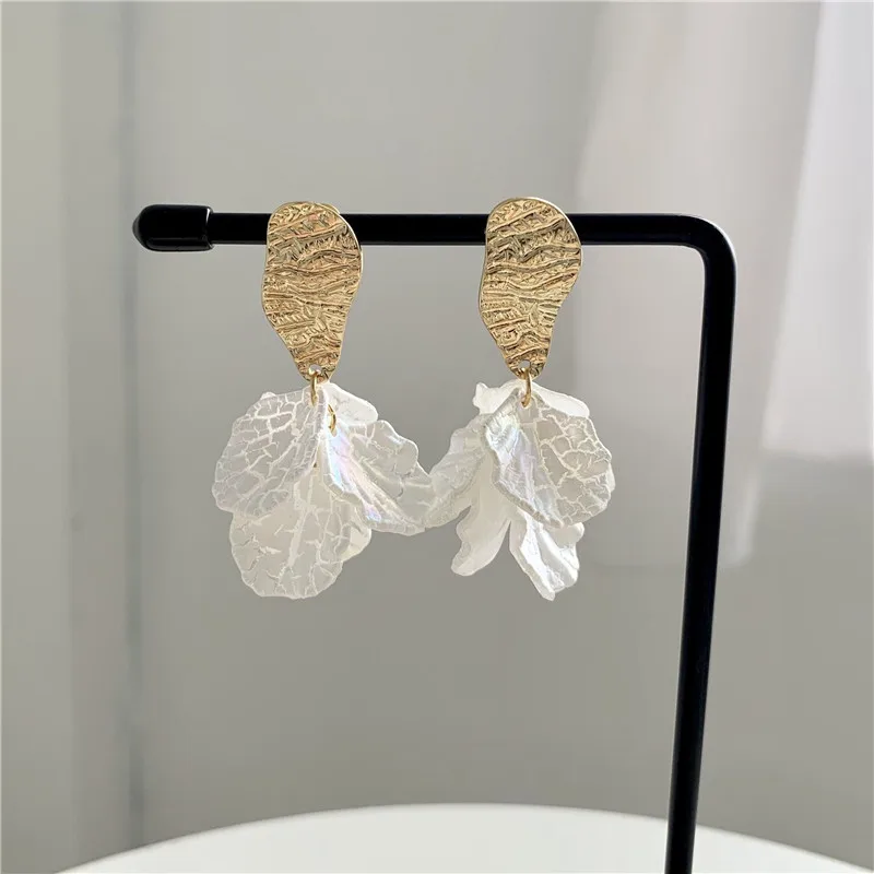 Korea Hot Sale Fashion Acrylic Painted Petals Clip on Earrings No Pierced Ear Clips Fairy Temperament Earrings for Women Jewelry