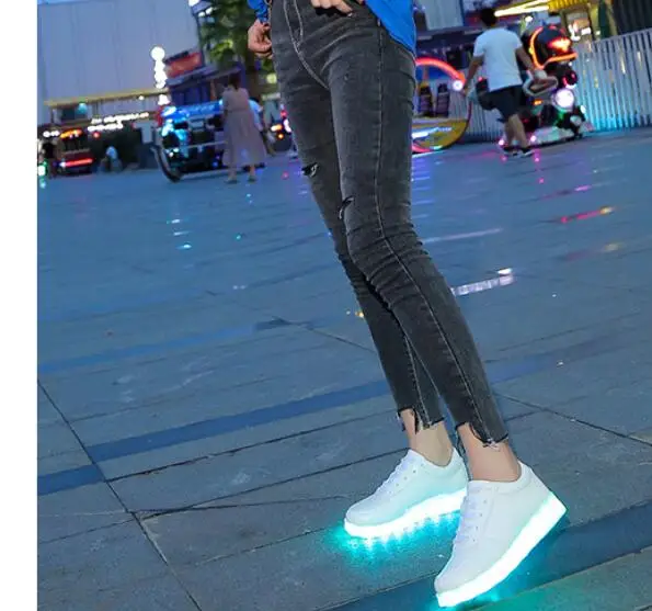 Moda Lager rozmiar kobiety USB chargering buty Led dla kobiet zapalają trampki na jesień wiosna mężczyźni kobiety świecące buty Party