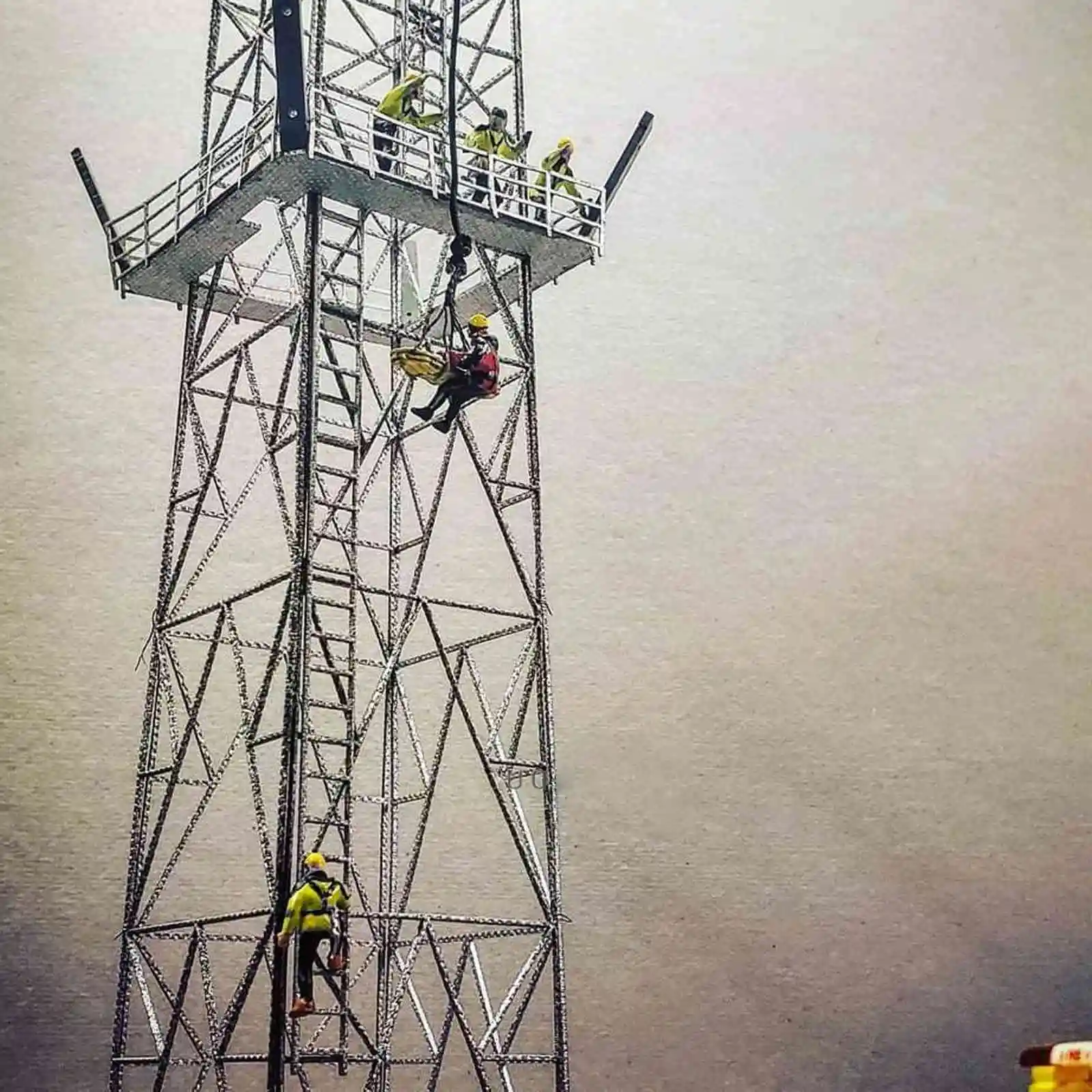 1:87 HO Scale Model Train Railway Communication Tower Sand Table Miniatures Landscape