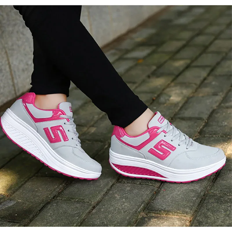 Zapatillas de deporte para mujer, zapatos 2020, cesta de malla transpirable con cordones, plataformas, altura creciente, cuña deportiva