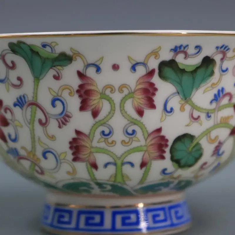 Chinese Style Porcelain Famille Rose Lotus Leaf Lotus Flower Design Bowl