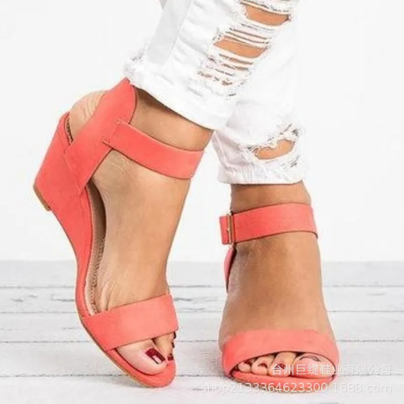 

Женские босоножки на танкетке, повседневные Босоножки на платформе и высоком каблуке, Простые сандалии с ремешком и пряжкой, большие размер...