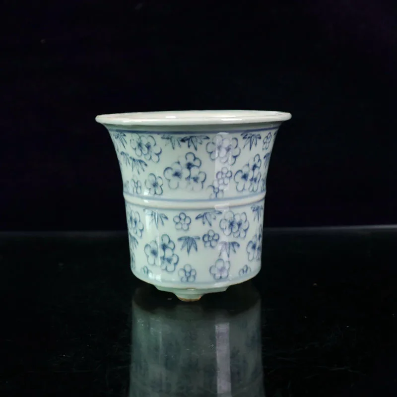 

Chinese Old Porcelain Blue and White Flower Pattern Flower Pot Old Goods Collection