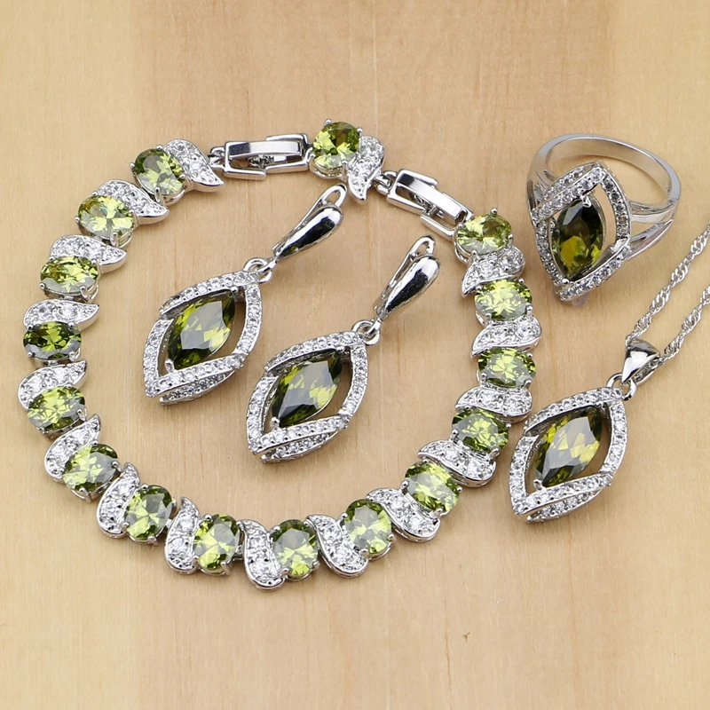 

Комплект из колье, серёг и кольца, из серебра 925 пробы