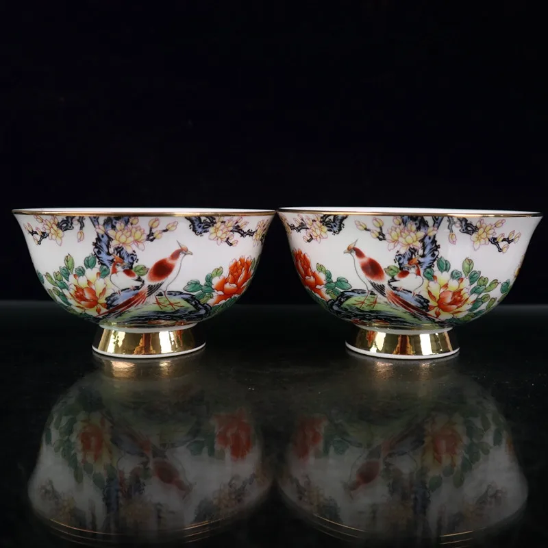 

A pair of early Chinese ceramic bowls with gilt and famille rose patterns of flowers and birds