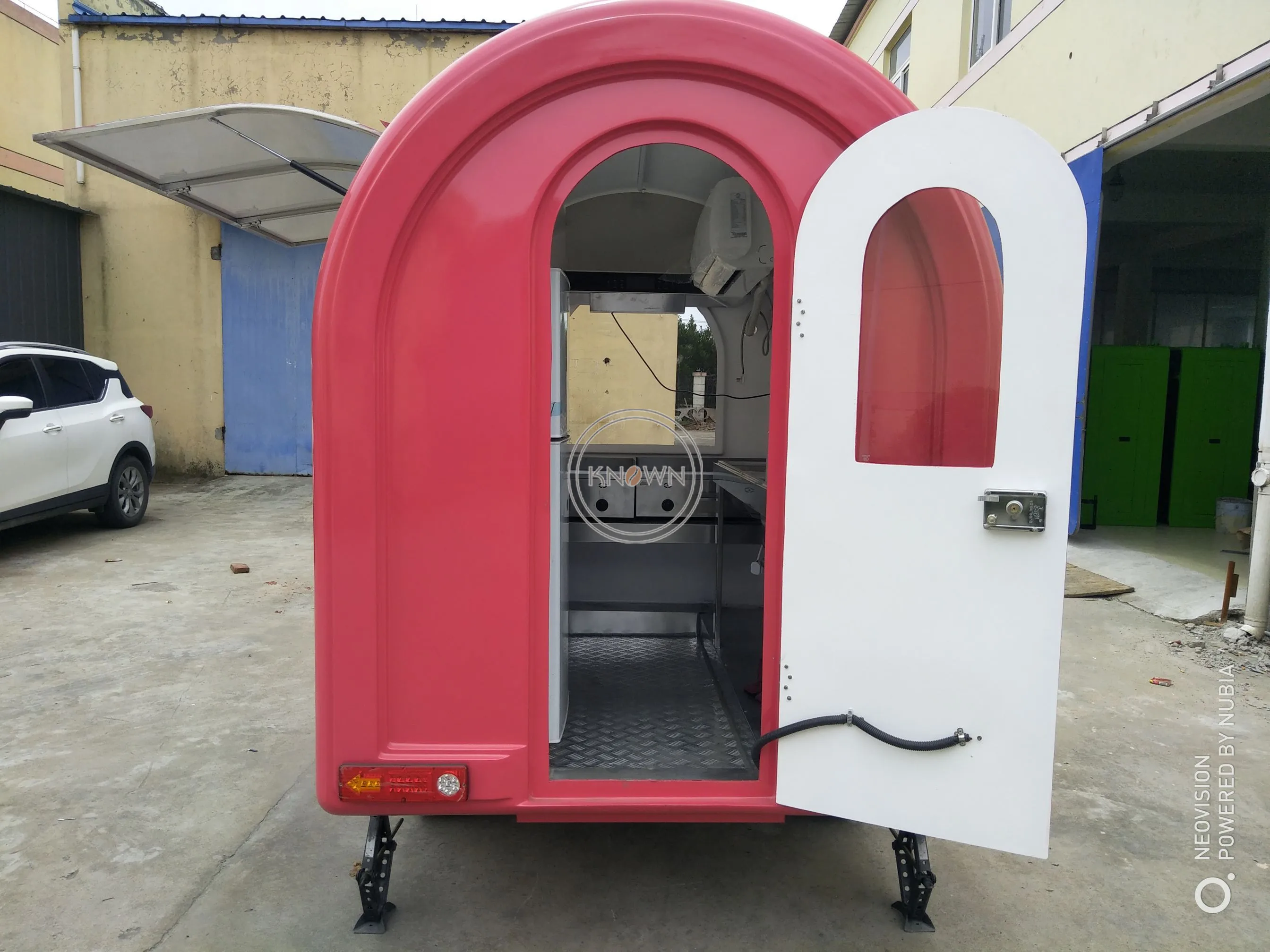 للبيع شاحنة طعام متنقلة بسعر خاص موديل 2023