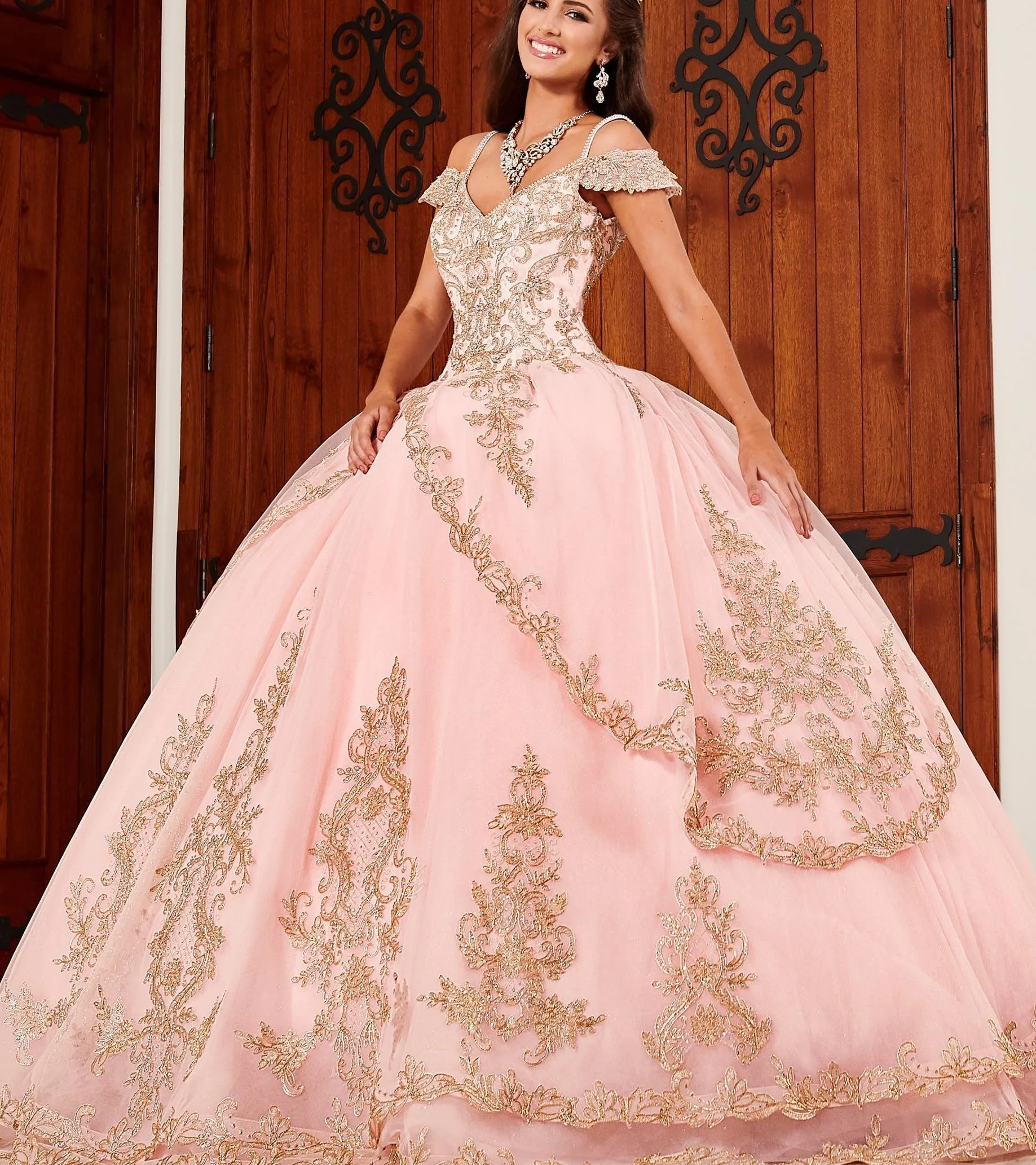 فساتين Quinceanera وردي رائع مع الشمبانيا زينة الكرة ثوب مثير الخامس الرقبة السباغيتي حزام فستان رسمي Vestidos de 16