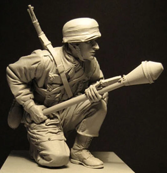 Unassambled 1/16  ancient Infantry with launcher  (NO BASE  )  Resin figure miniature model kits Unpainted