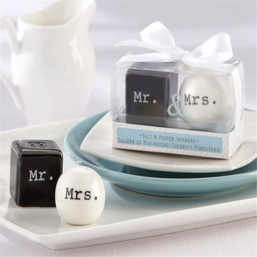 2Pcs box Home decoration Ceramic Mr or Mrs couple gift Salt Pepper Shakers Canister Set Wedding Party Decor girlfriend storage