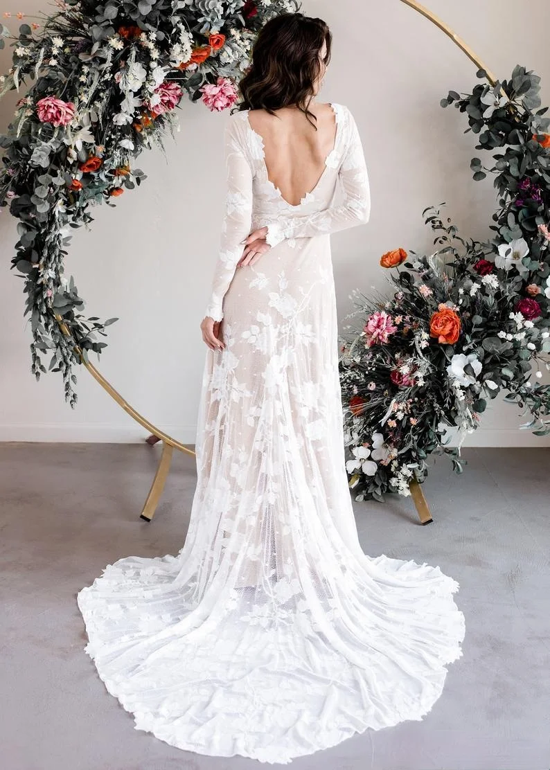 Elegant Long Sleeves Lace Appliques Wedding Dresses Nude Lining Sheer Neck Backless Formal A-line Beach Boho Tulle Bridal Gowns