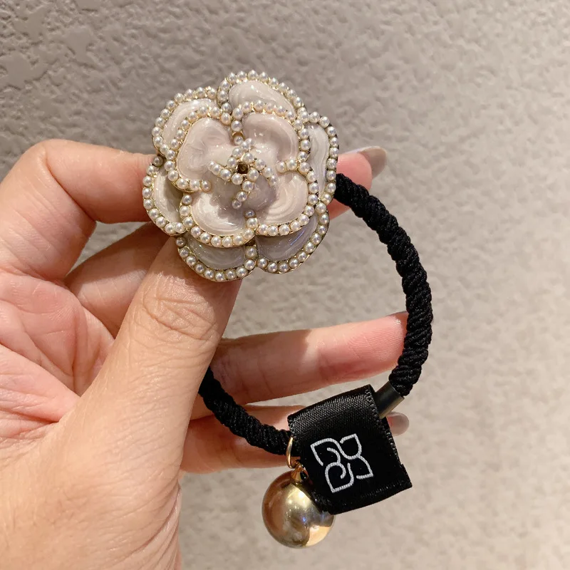 2024 Vintage Camellia Bow Pearl Hair Tie Flower Tie Ponytail Black and White Head Rope Rubber Band Big Brand Luxury