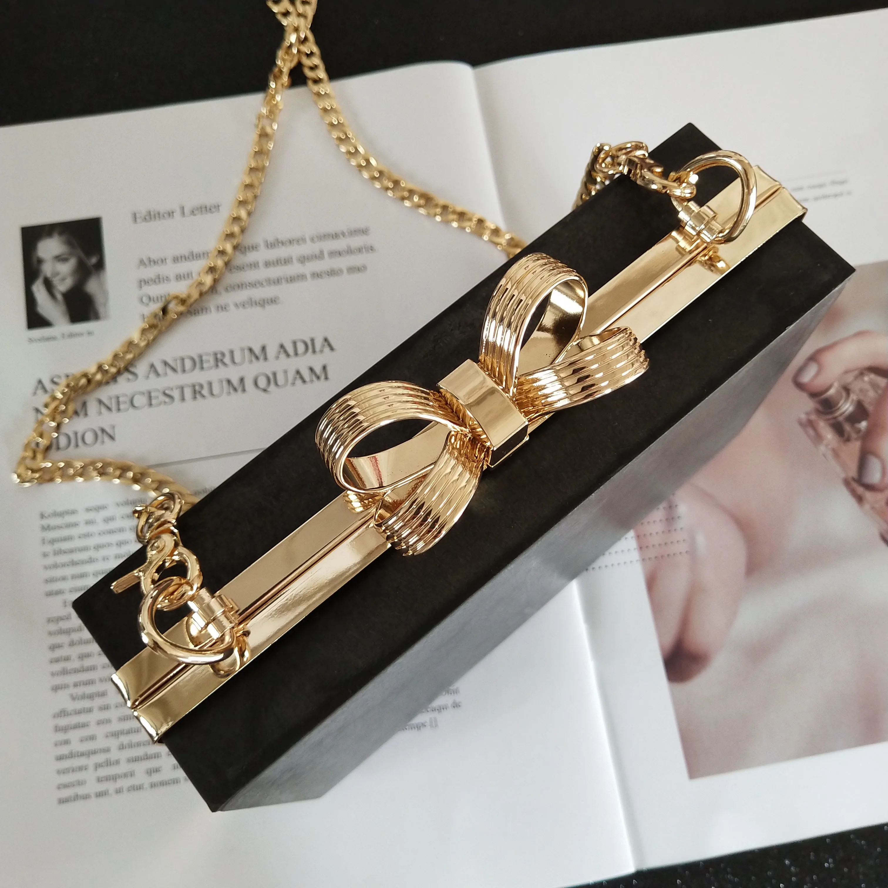 

Alloy System Head Grace Temperament Bow Mouth Golden Box Mouth Gold Dinner Package Woman Package Manual Package Send Paper Type