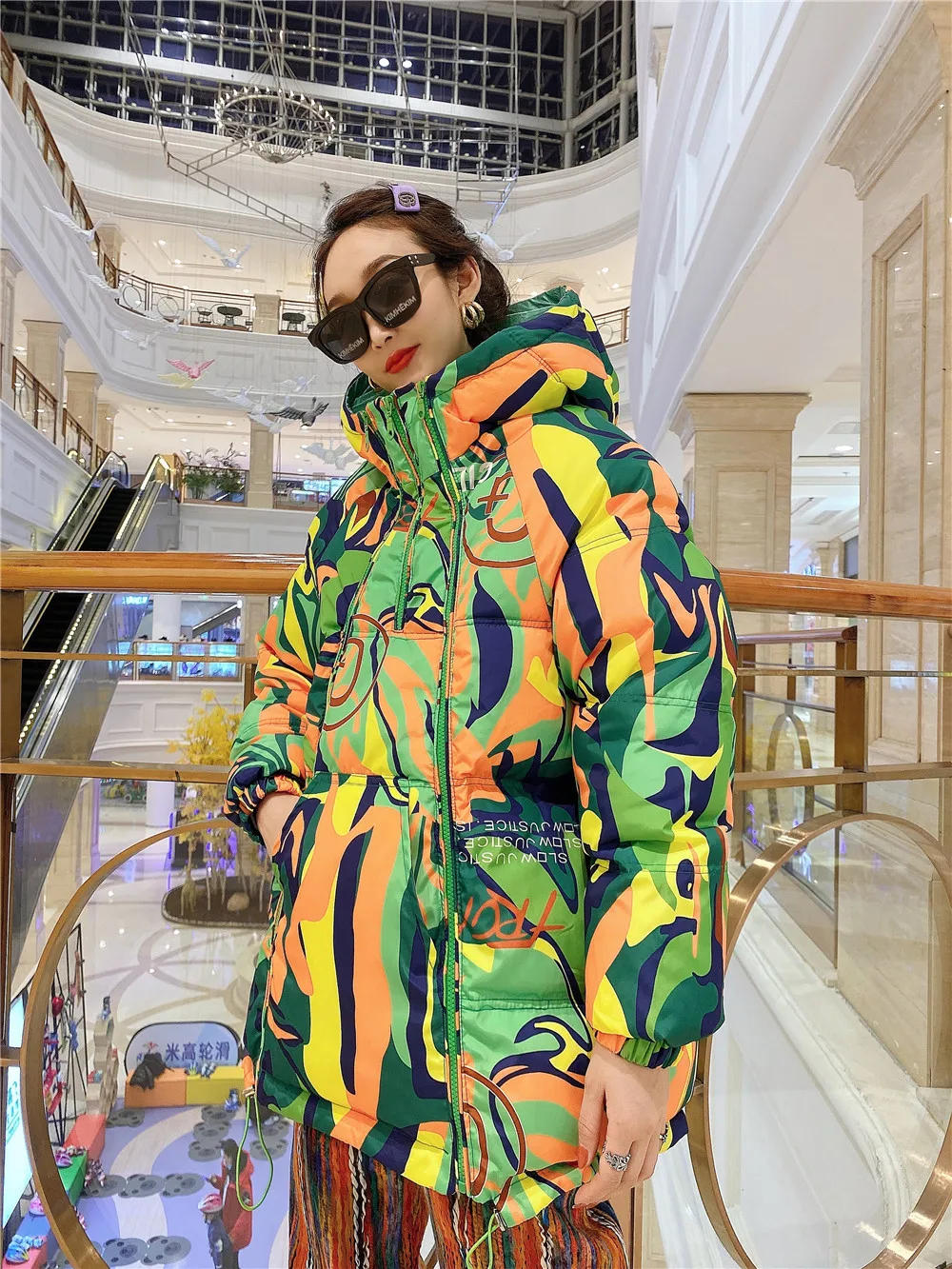 Graffiti Print Fashion Down Jacket Women Hooded Short Parka Thick Warm Winter Jacket Streetwear Loose Hip Hop Cotton Coat Female