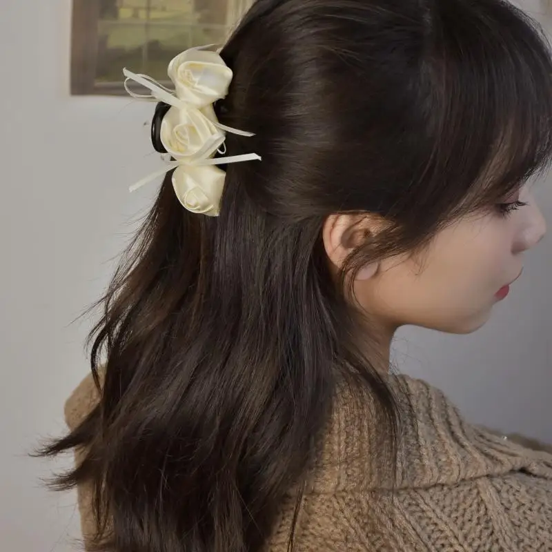 Pinza de pelo de flores rosas estéreo Retro para mujer, Clip de lazo de seda coreano, pin de cola de caballo de temperamento, accesorios para la cabeza, nuevo