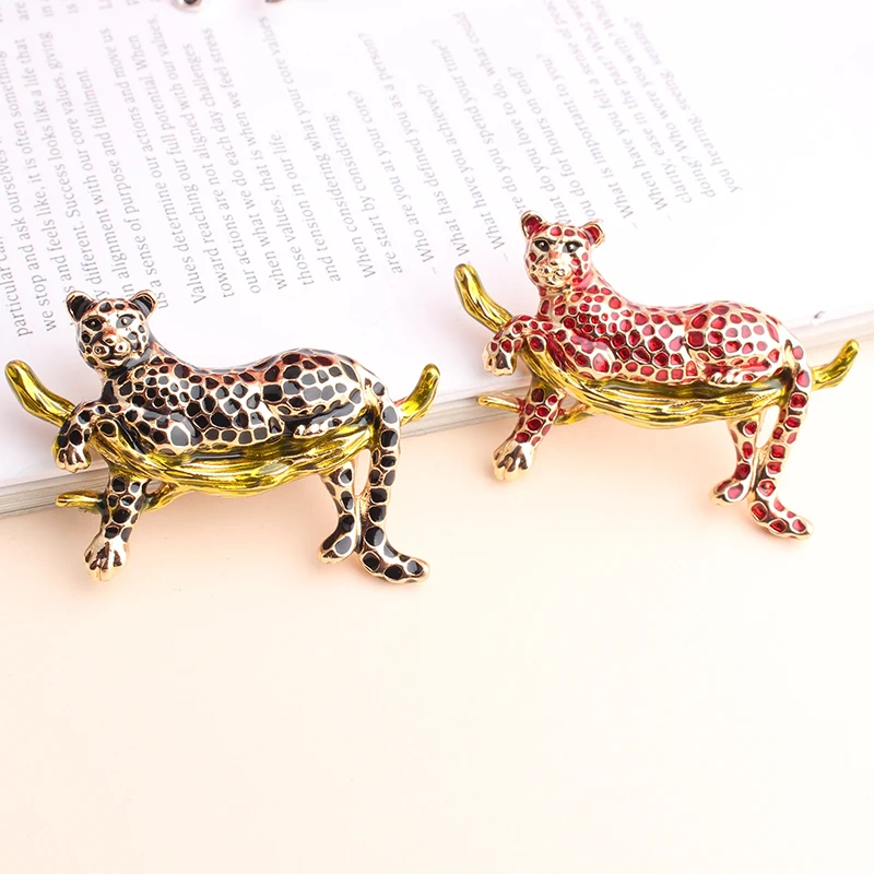 Pomlee Black Enamel Vivid Leopard Brooches For Women Laying On Branch Leopard Fashion Brooch Pin High Quality