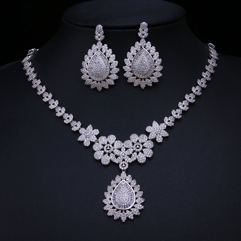 Bettyue Exaggerated Flower Appearance White Color Attractive CZ Necklace Earring Fashion Jewelry Set For Female Noble In Party