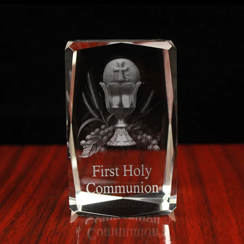 Memorable 3D laser Holy Grail Grap Crystal Cube Miniature with LED light Boy Girl First Holy Communion Souvenir Gifts