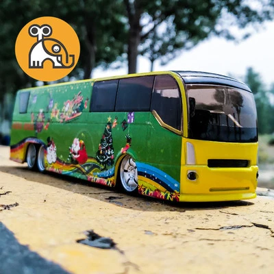 Autobús turístico de Navidad de Metal fundido a presión, nuevo modelo de colección de muebles de juguete, con sonido y luz, precio especial, 1/50