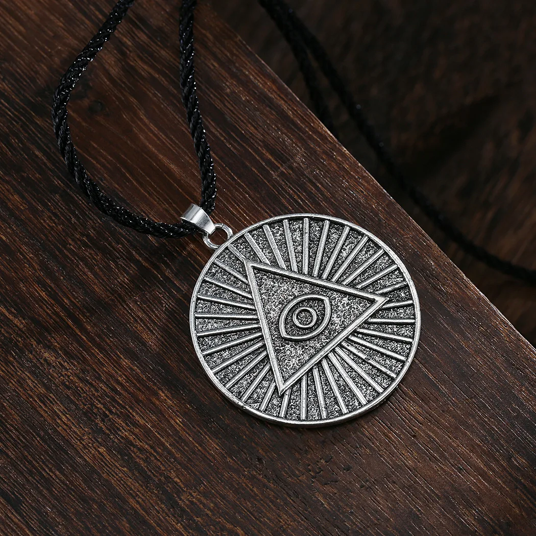 Cxwind Simple Masonic Pendant Necklace Masonic All-Seeing Pyramid Eye  Templar Symbol Necklace Man Punk Geometric Jewelry