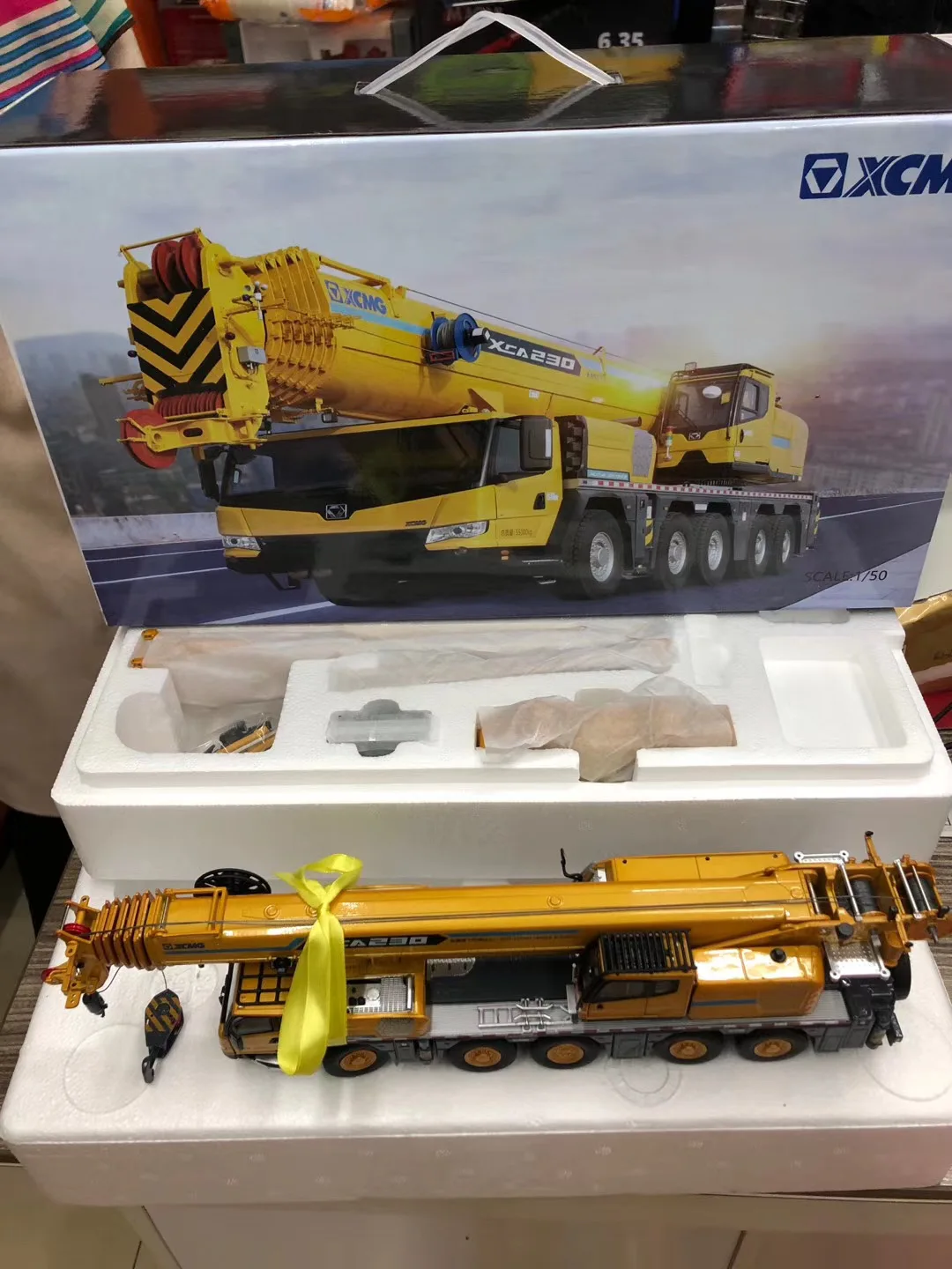 Collectible Toy Model 1:50 Scale XCMG XCA230 Mobile Heavy Crane Truck Engineering Machinery DieCast Toy Model Decoration,Gift