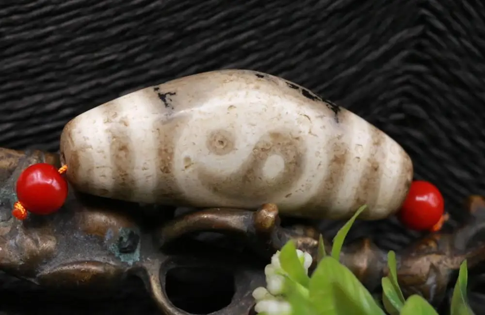 

Treasure Magic LKbrother Top Quality energy tibetan old Agate Gray Skin Yinyang Taiji Horn-shape Dzi bead